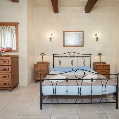 Valley View - Farmhouse With Private Pool